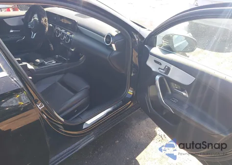 2019 Mercedes-Benz A 220 4Matic из США, поврежденный, VIN WDD3G4FB1KW018960